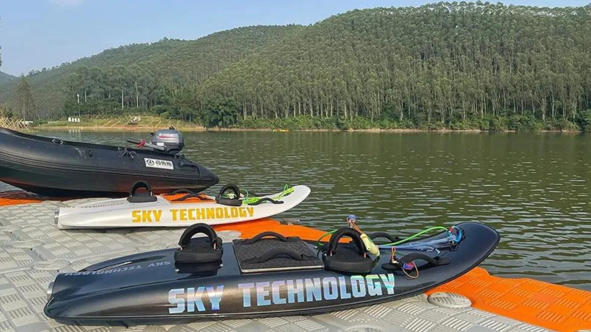 Jet Surf: a prancha de surf motorizada elétrica rápida como um Jet Ski